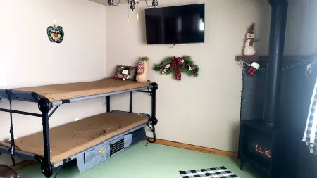 Shedhorn Cabin #3 of 3 - 1 BEDR & Full RV Hookups