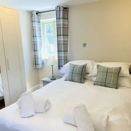 LOVELY 2 BEDROOM COTTAGE, GREAT LOCATION