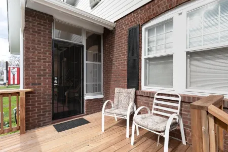 Cheerful 4 Bedroom House Отели в г. Сент-Клэр