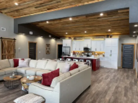 ON THE ROCKS is the place to be!!! A new spacious cabin & fully stocked!