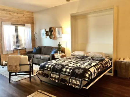 Queen Studio~Resort Amenities~19 Miles to West RMNP Отели в г. Грэнби