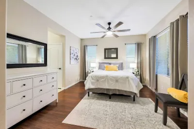 Newly Renovated 4 Bedroom House near hiking and lots of restaurants