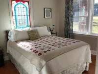 Newly renovated Farm cottage with Mountain views Hotels in Warren County