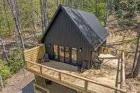 Bearside Retreat - Brand new, pet friendly, & 3 private acres minutes from town!