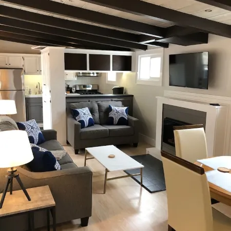 Newly renovated, Reserved Parking, Rooftop Deck, HVAC Steps to Bay Beach & Shops