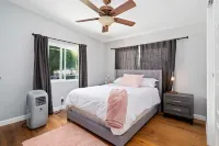 Close to Downtown! Gorgeous MidCentury w/fire pit