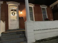 Walk to everything! Five Flags-Hotel Julian-Millwork Sleeps 8! 더뷰크 호텔