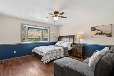 Wenatchee Mansion. 6500 sqft, pool, hot tub, 7 BR, theater, billiards and more! Hotels in 
