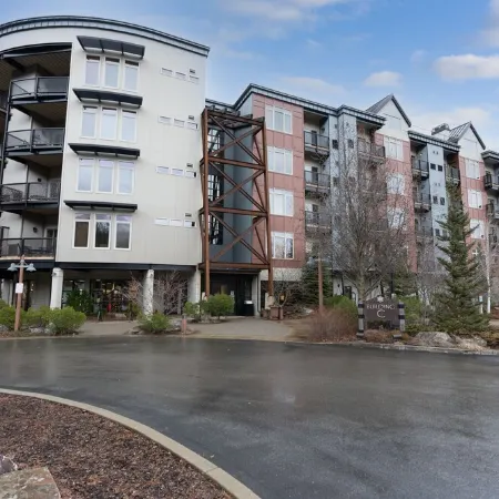 Amazing Unit!  Sleeps 5. Swim or Ski out your front door. On site at Silver Mt.