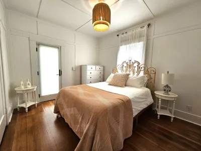 Charming Beach Cottage, 2 blocks from the water! Hotel in zona Serenity by the Sea