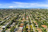 Luxurious Modern 4BR, Heated Pool near Beach and Mercato! Newly Renovated!