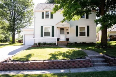 Cozy Two Bedroom Home in Quiet Neighborhood!