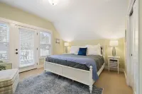 Olivia Beach! Hot Tub! Community Pool! 5 Minute Walk to Beach!