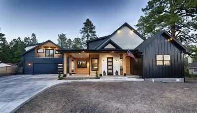 LUXURY MODERN FAMILY GETAWAY- Bison Ridge Retreat Hotels near Show Low City Park