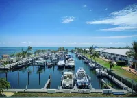 New! Casa Palma Oceanside -Golf Cart, 2 King Suites, Pool, Beach, Pickle, Kayaks