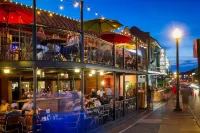 Entire Unit: Stunningly Spacious 1br Midtown Getaway w. Free designated parking