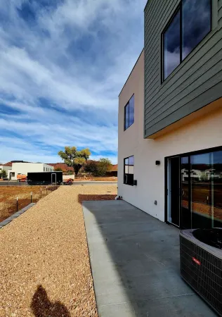 Beautiful New Kanab home with private hot tub! Отели в г. Канаб