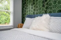 Unwind in a Modern Suite near Marietta Square