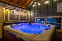 Charming Cabin Downtown Gatlinburg Theatre, Arcade Games, Fire Pit, HotTub