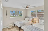 2 miles from the beach! Heated pool/Hot tub/free kayaks & so much more