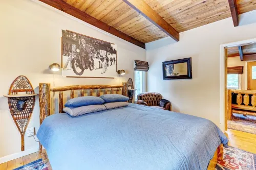 Kilbourne Lodge︙Cozy Mid-Mod︙Near Lifts