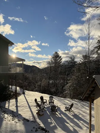 Bear Creek-Mountain views, decks that surround, and 3 creeks to discover!