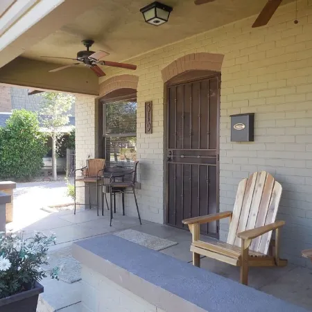 1927 Restored Downtown Phx Historic Bungalow Close to Medical & Sports.
