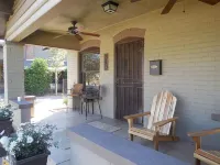 1927 Restored Downtown Phx Historic Bungalow Close to Medical & Sports.
