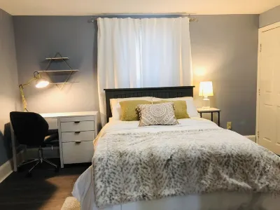 Newly Renovated, Classy, and Elegant! Terrarium 주변 호텔