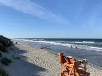 E-Sea-Livin' Oceanside Coastal Cottage in Corolla, 4 Min Walk to the Beach! Hotels in Corolla