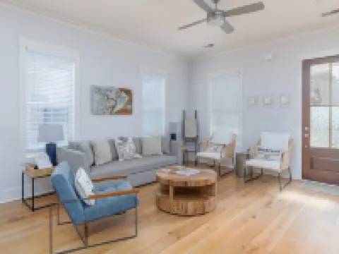 Old Town Bluffton Home + FREE Golf Cart Luxury Home - Sleeps 8 Hotels in Bluffton