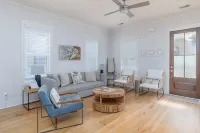 Old Town Bluffton Home + FREE Golf Cart Luxury Home - Sleeps 8