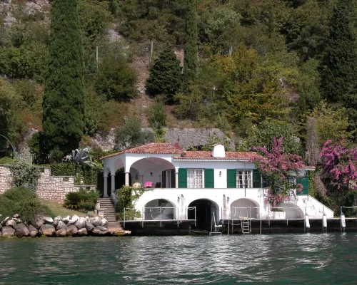 Elegant villa directly on the lake Hotels in Tignale