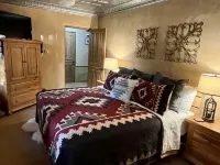 Elegant Chalet in Taos Canyon Sipapu Ski Area附近的飯店