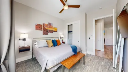 Modern and Cozy ~ Near Red Rocks, Downtown, Hiking, Csm Campus
