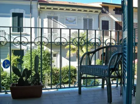 Apartment near the sea with garage