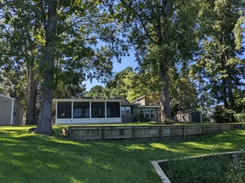 Big Mama's Lakeside Cottage Lake Marion Hotels in Clarendon County