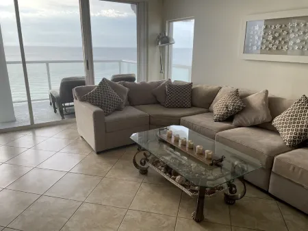 Penthouse Condo, with stunning ocean views