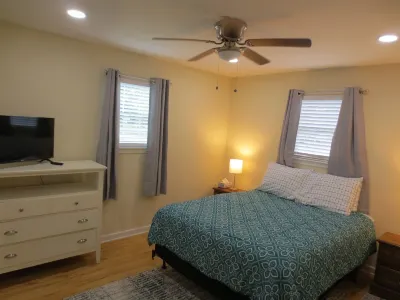 2 Bedroom Apartment Near Downtown Durham