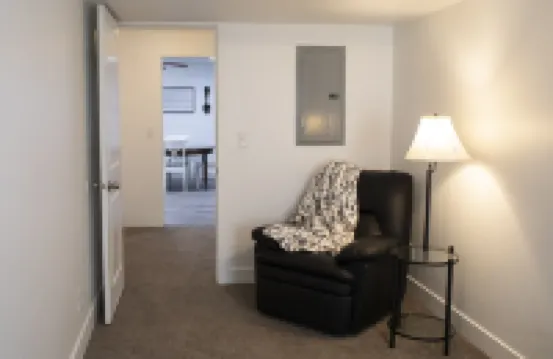 Modern 3-bedroom Guest Suite by Silicon Slopes