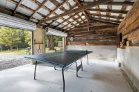 Clear Creek Retreat - Pet Friendly, King Bed, Hot Tub, Game Room, Fire Pit 클리어 크릭 호텔