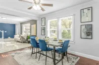 King bd / Charming 2 story cottage w/ Private Yard โรงแรมในออร์ลันโด