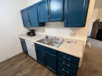 One bedroom top floor condo with Mountain View from bedroom