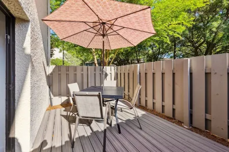 Seas the Day - Stepless -Walking distance from beach - New remodel interior 2023 Отели рядом с Аэропорт Хилтон Хэд