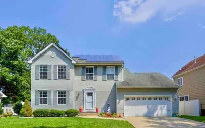 Toddler Friendly, toys, boardwalk, beach, downtown, POOL, & clean! You get ALL! Hotels near Point Pleasant Beach