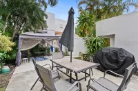 NEW! Historic Estate-Heated Pool - Two Guest Houses - Sleep16 - NEAR EVERYTHING