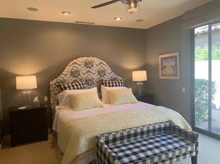 Amazing 5 bedroom Indian Wells Country Club home with private backyard! Отели рядом с достопримечательностью «Индиан-Уэллс Теннис Гарден»