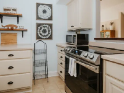 Lagoon view villa with office, easy walk to beach! Hotels in Kiawah Island