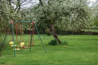 Between Deauville and Honfleur, bright and cozy gite with large garden