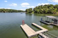 Remodeled cabin on Grand Lake with boat slip and boat dock. Pet-Friendly!